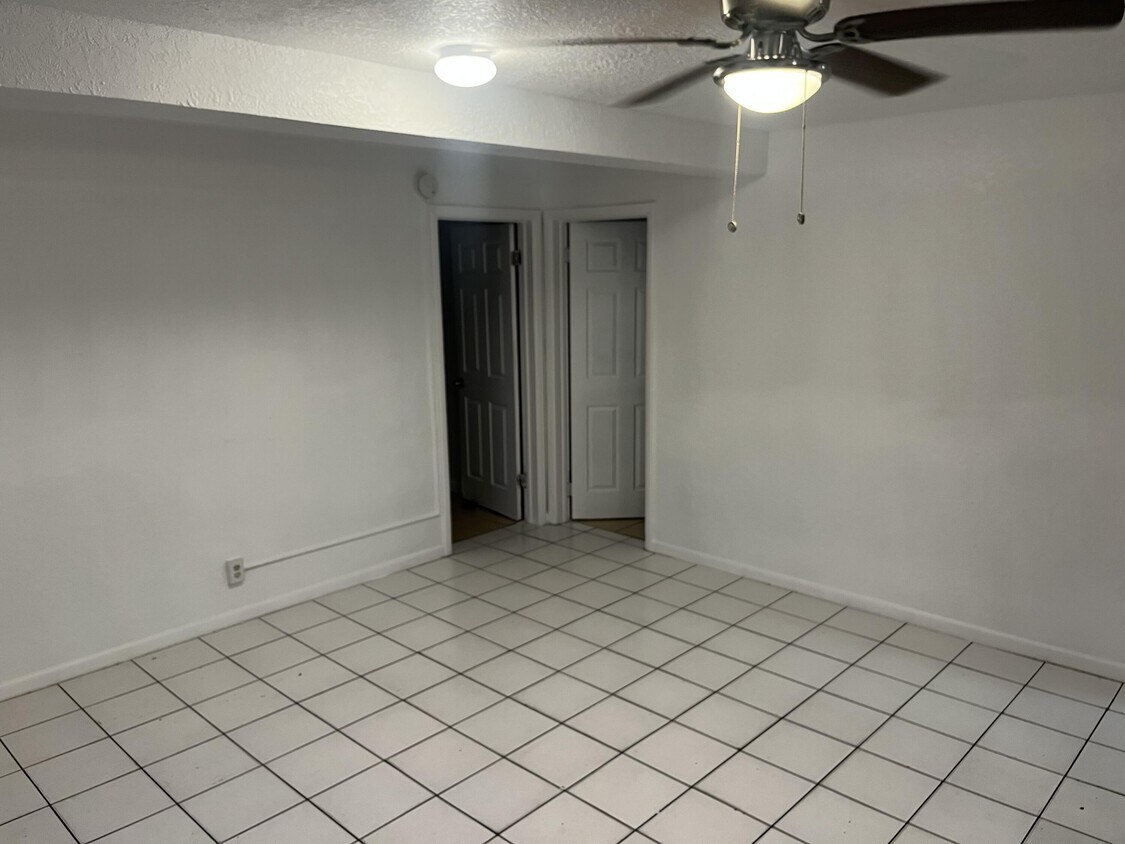 Building Photo - 646 Latona Ave