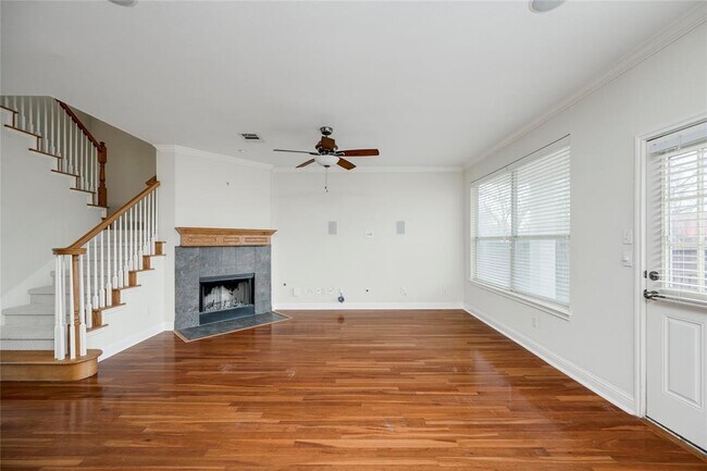 Foto del edificio - 1817 Village Oak Ct