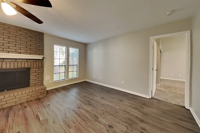 Building Photo - 2615 Silver Falls Dr