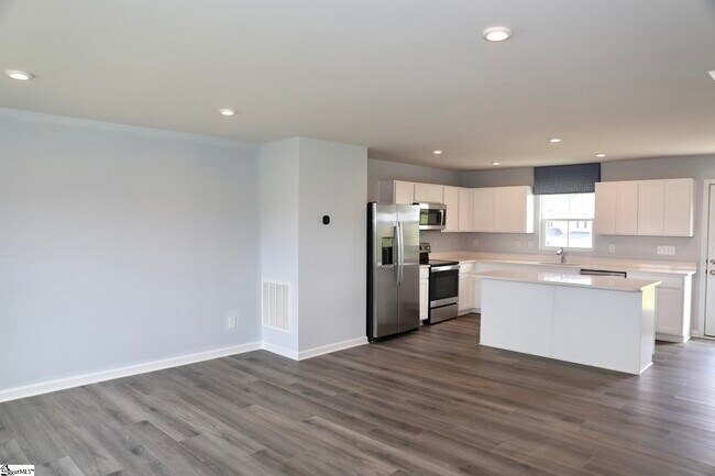Building Photo - 601 Batchomble Ln