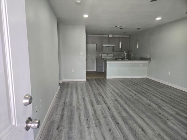 Building Photo - 22061 Russell Dr