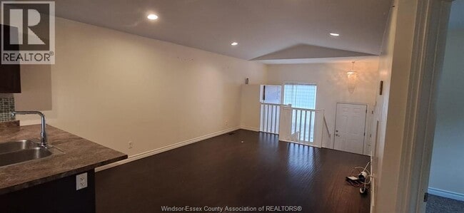 Building Photo - 3198 Seville Ave