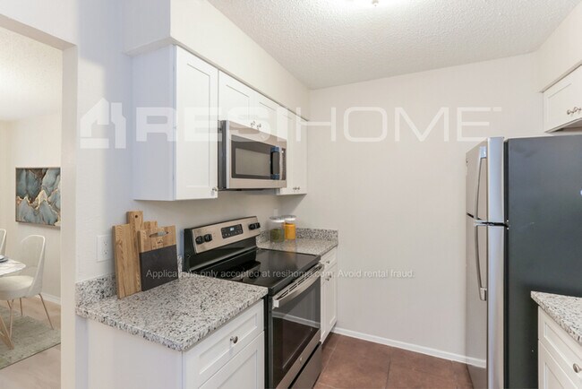 Building Photo - 913 Pepperidge Ct
