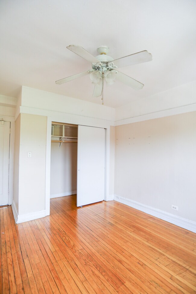 Foto del edificio - 7445 N Greenview Ave