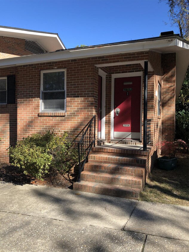 Primary Photo - 210 N May St