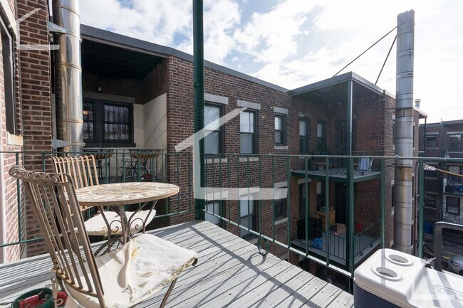 Foto del edificio - 9/1 No Fee! Spacious Allston 1BR wth balcony, heat inc