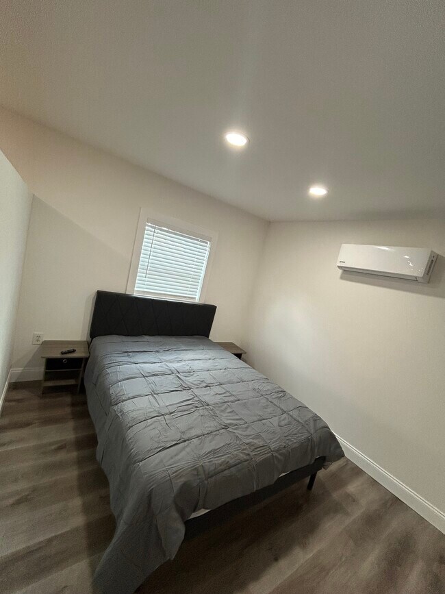 Foto del edificio - 1325 E Main St