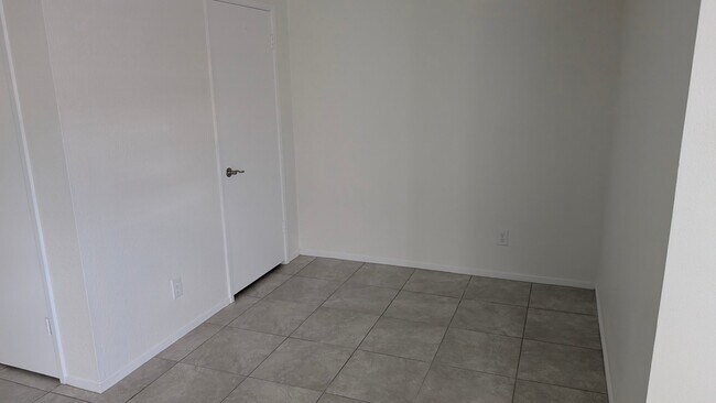 Building Photo - 841 Avenue A