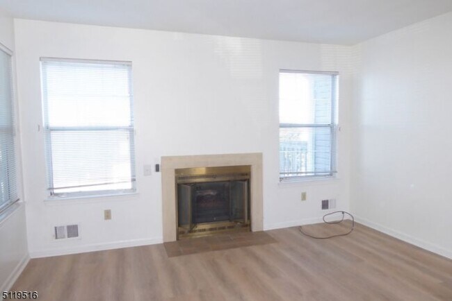 Foto del edificio - 396 Terrace Ln