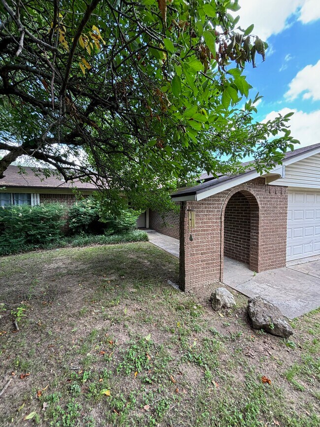 Entrada - 8612 S 31st Ter