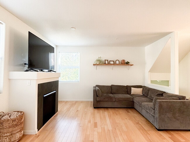 Sala de estar con calefacción a gas - 15458 SW Mallard Dr