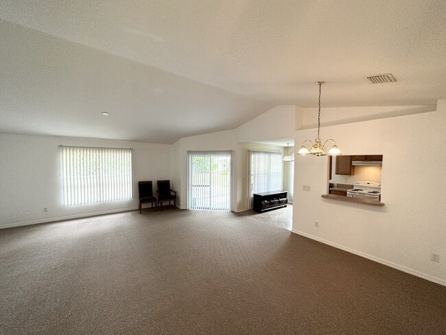 Building Photo - 15 Rainbrook Dr