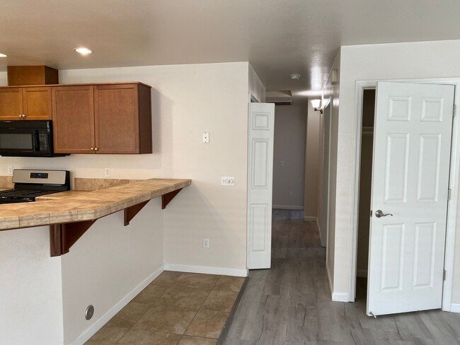 Foto del edificio - Three Bedroom Condo in Tulare