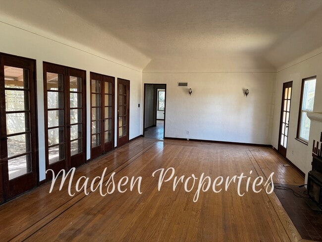 Building Photo - 3164 Burdick Rd