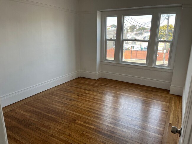 Foto del edificio - Spacious top floor flat in bustling Crocke...