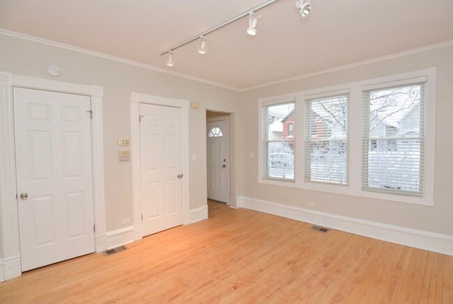 Building Photo - 2528 W Charleston St