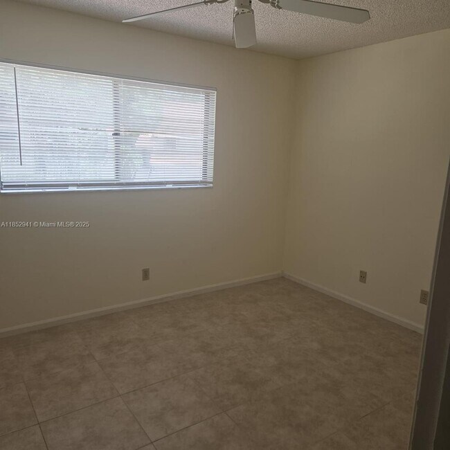 Foto del edificio - 5621 Coach House Cir