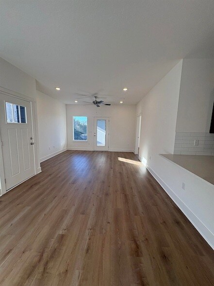 Foto del edificio - 4827 N Vassar Ave