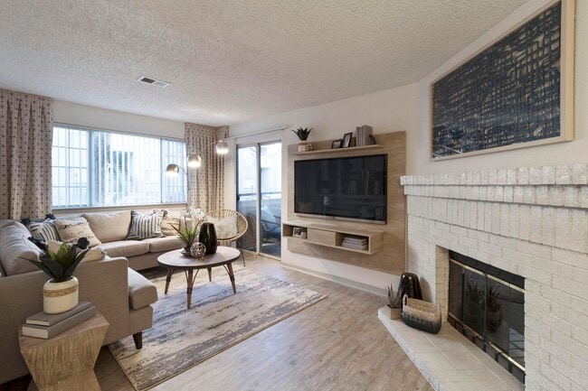 Building Photo - Alvista Trailside