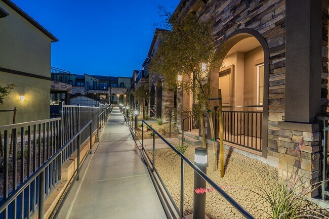 Building Photo - Townhome in Providence Gated Community!