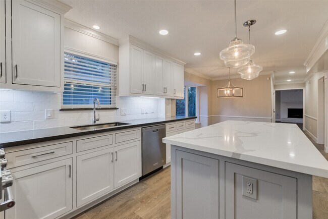 Foto del edificio - 15203 Camelback Ct