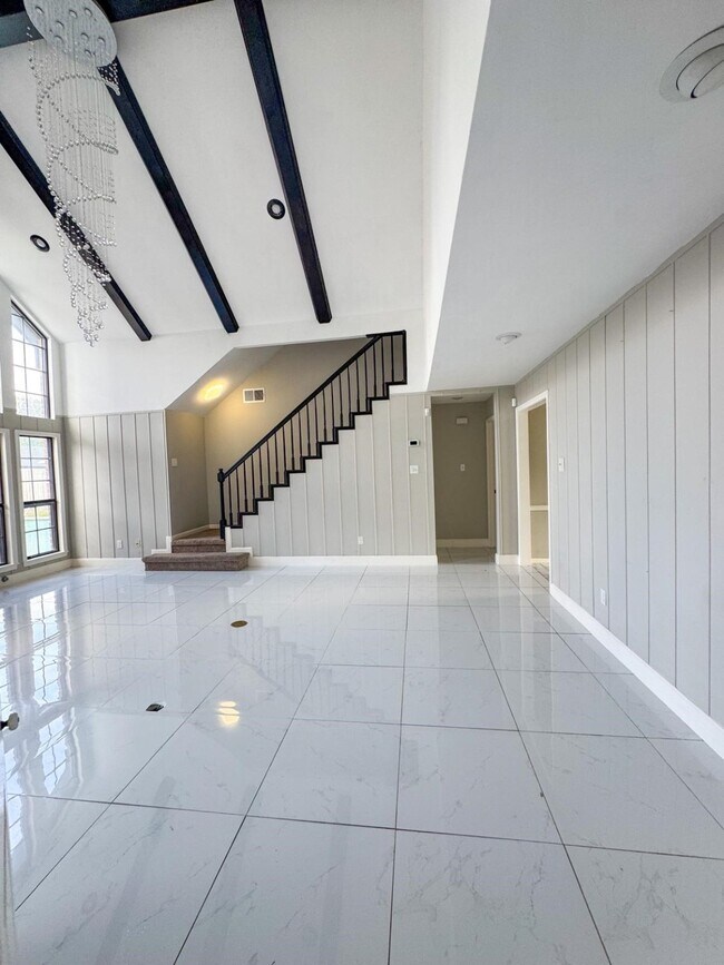 Building Photo - 2330 Walnut Ridge Dr