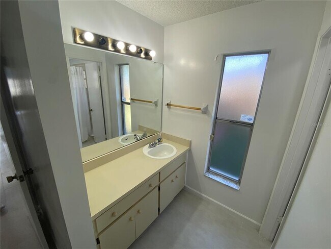 Building Photo - 2403 Albaca Dr