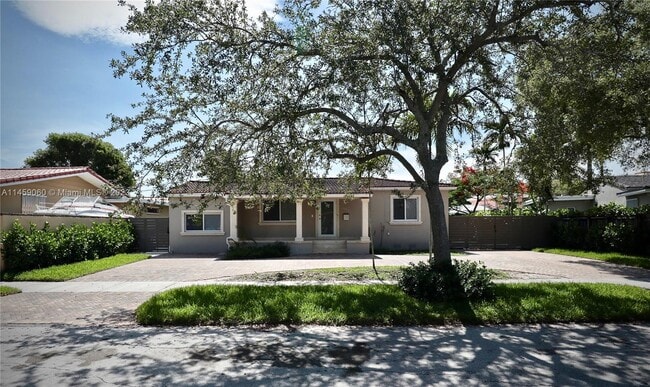 Building Photo - 1661 SW 32nd Pl