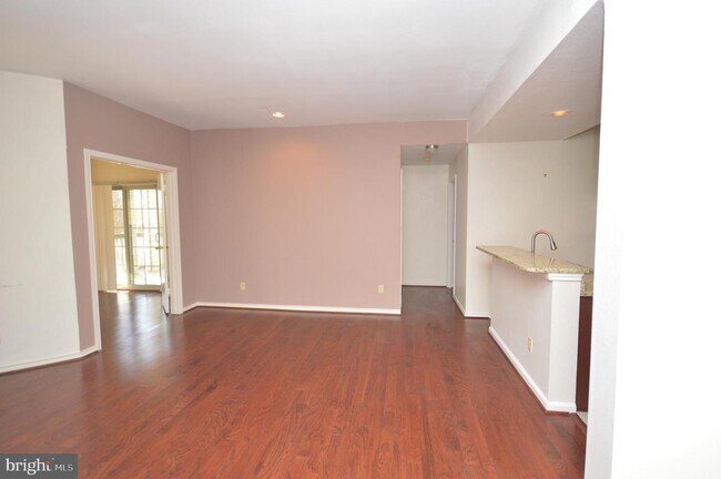 Building Photo - 3912 Penderview Dr