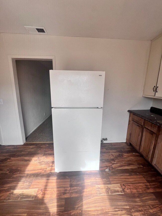 Foto del edificio - 3 br, 1 bath House - 424 E 4th St (777)