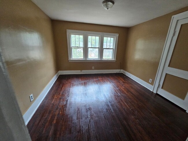 Building Photo - 3 Bedroom Home