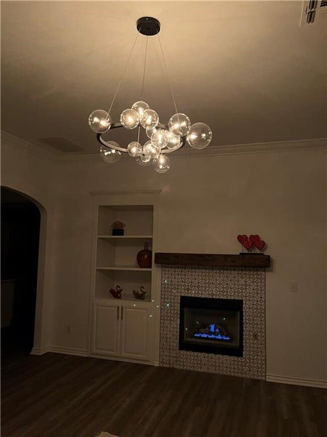 Building Photo - Absolutely Adorable, 2 bed, 2 bath, 2 car ...