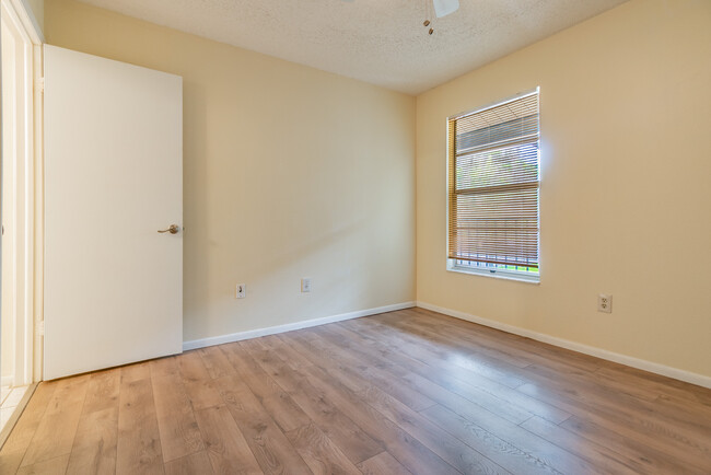 Building Photo - 5030 Terrace Palms Cir