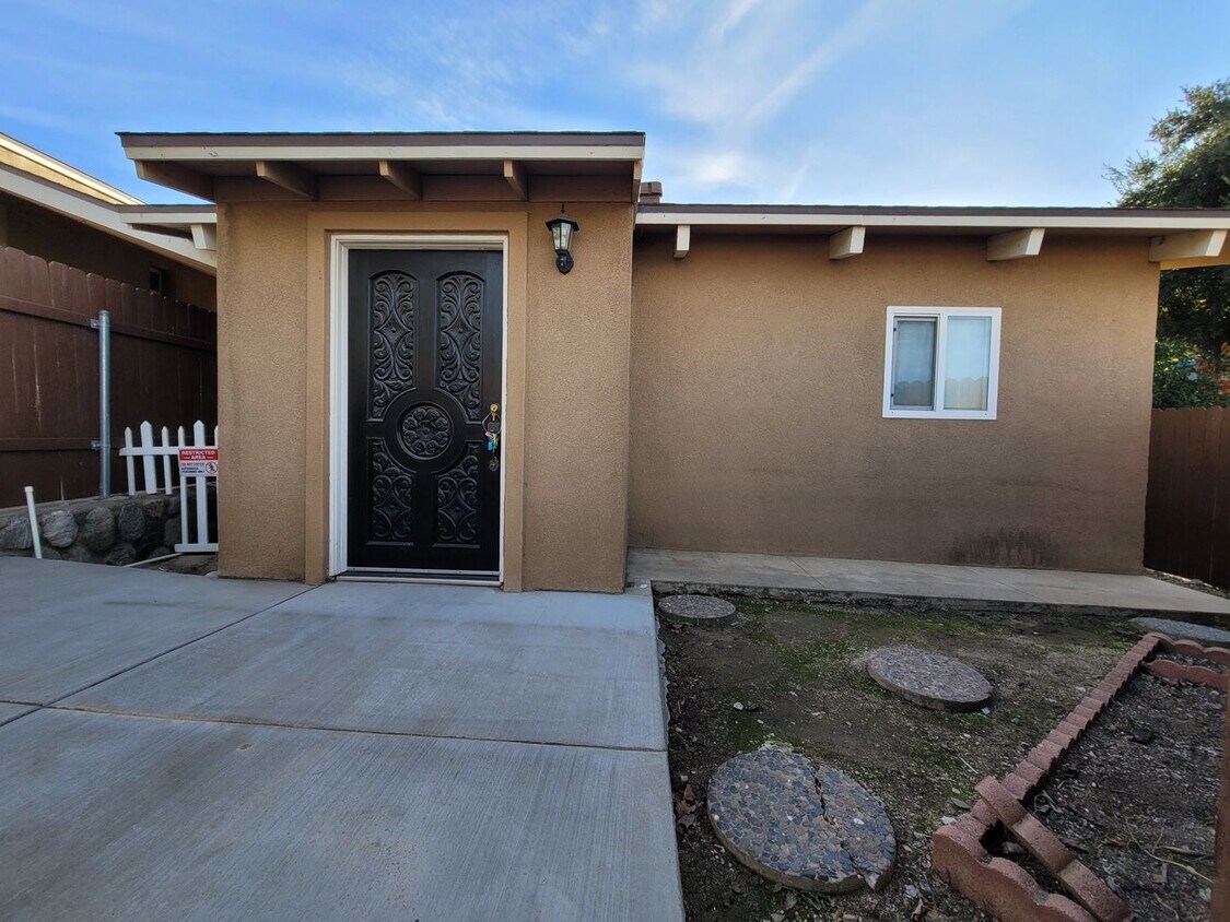 12567 Knoll Dr Unit 12567 Knoll B, Yucaipa, CA 92399 Room for Rent