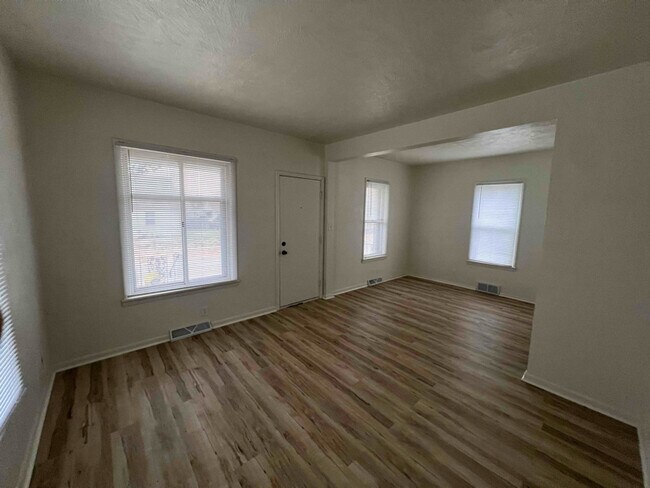 Building Photo - 1833 2nd St