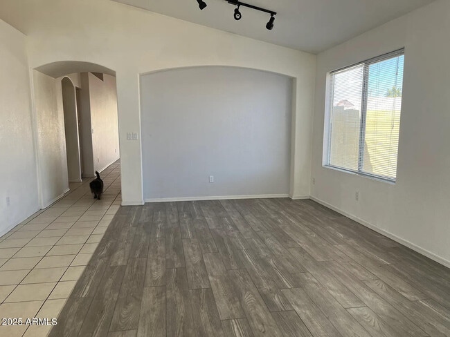 Building Photo - 2336 E Aire Libre Ave