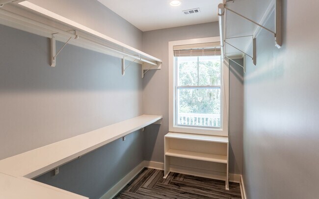 Building Photo - Home on Ladies Island