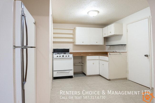 Building Photo - Conveniently Located and Pet Friendly Base...