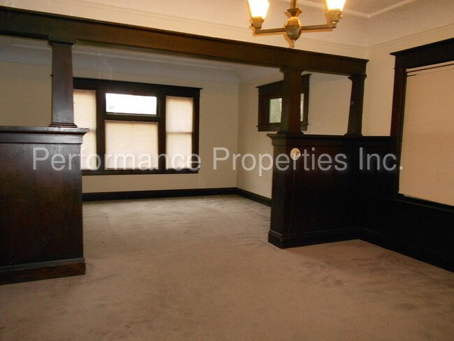 Building Photo - 429 SE 28th Ave