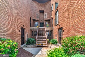 Building Photo - 3040 Pineview Ct NE