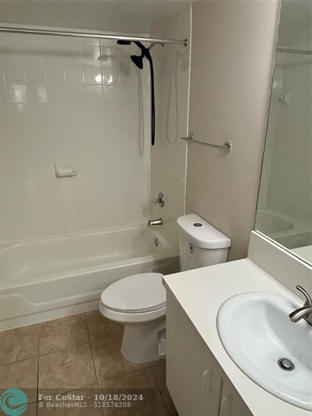 Foto del edificio - 1733 Village Blvd