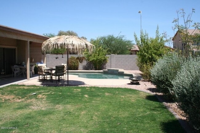 Building Photo - Large 3 Bed 2 Bath Laveen home with Pool
