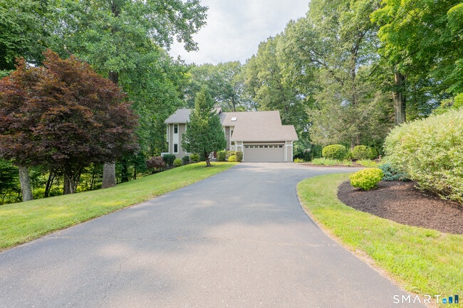 Building Photo - 32 Horseshoe Ridge Rd