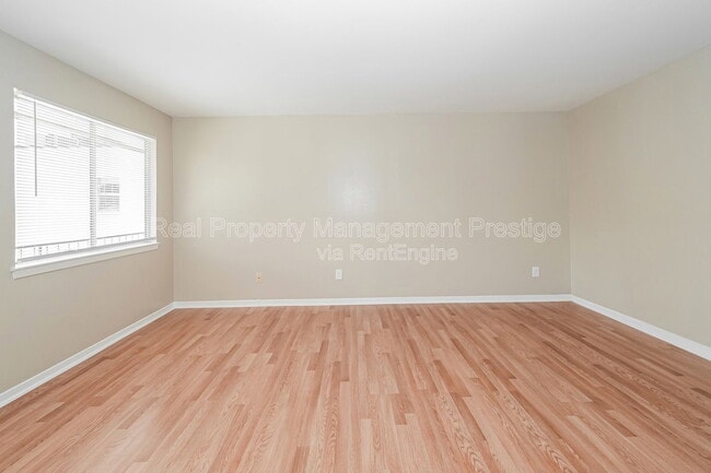 Photo - 1520 Yale St Apartment