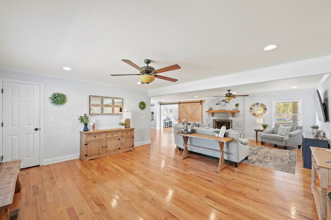 Building Photo - 124 Clack Cir