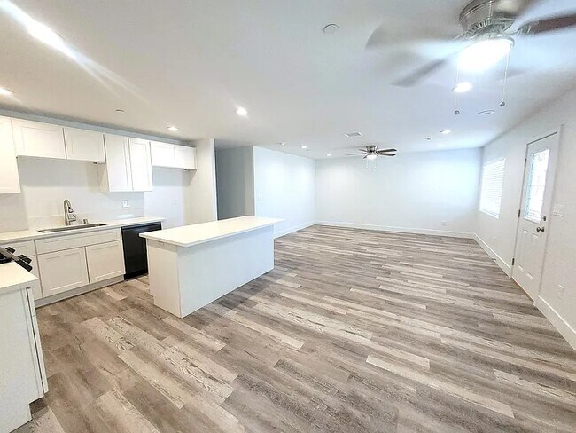 Foto del edificio - 7332 Poppy Blvd