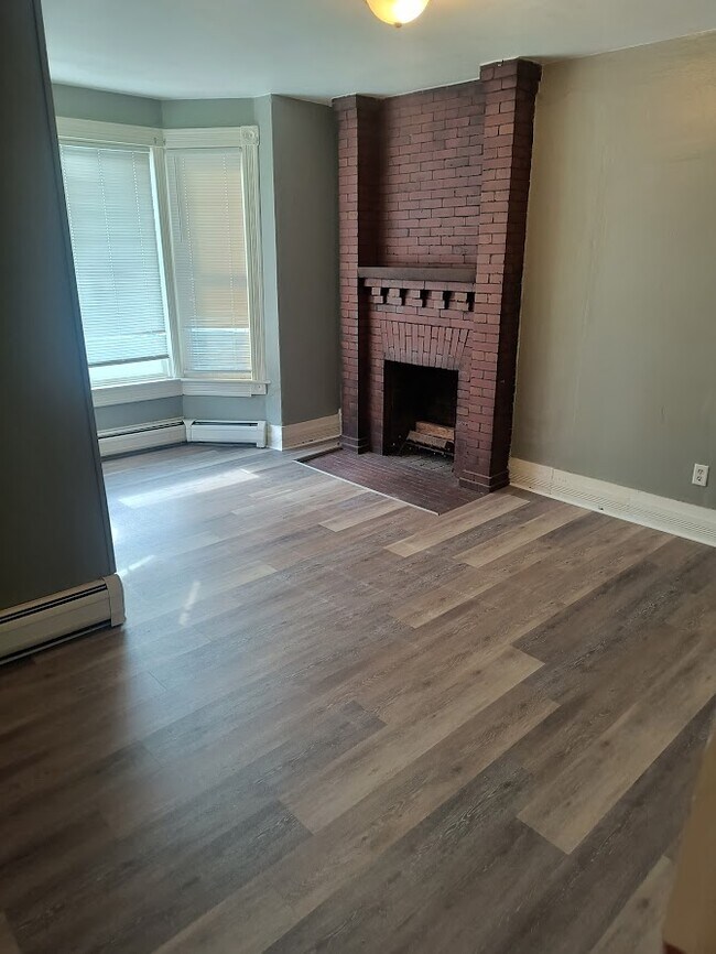 Dormitorio - 16 1/2 W Weber Ave