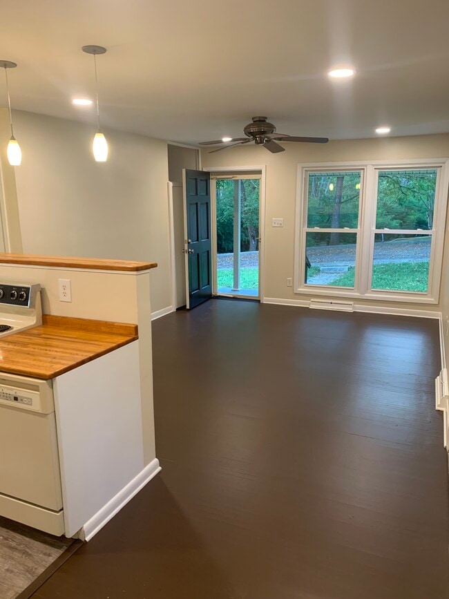 Building Photo - 110 Randolph Pl E