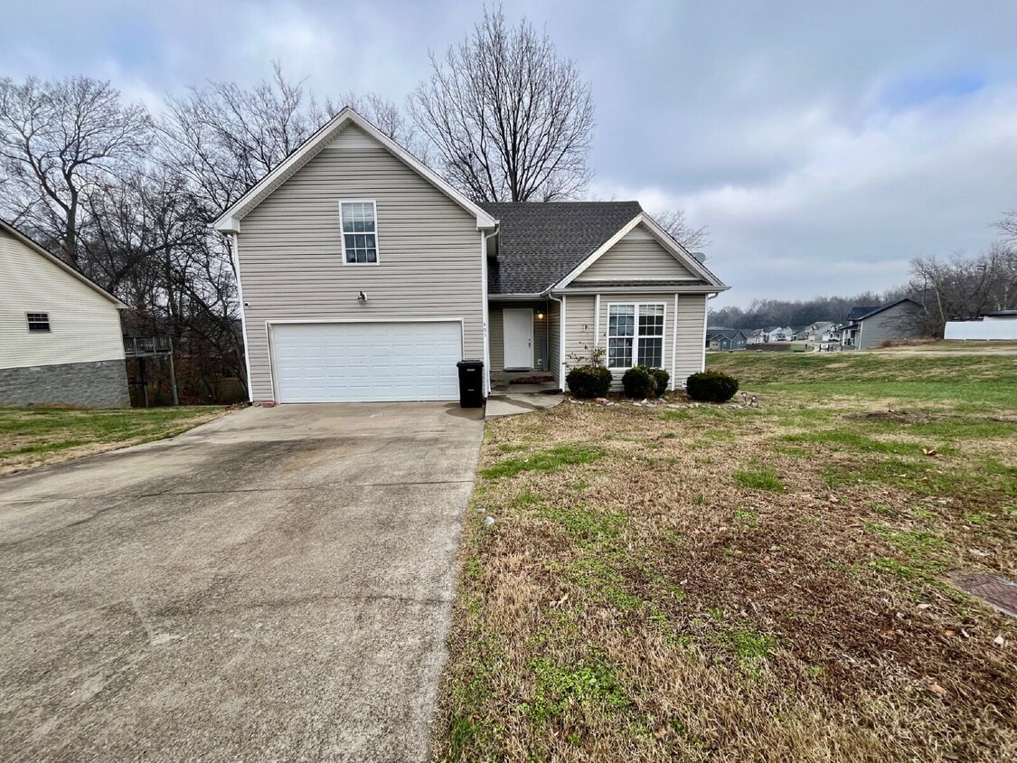 Primary Photo - "Charming 3-Bedroom Retreat with 2 Full Baths in Clarksville – Your Spacious 1,480 Sq Ft Haven Aw...