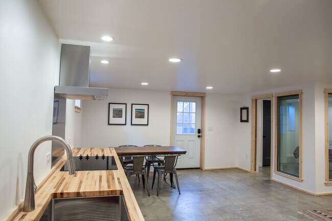 Foto del edificio - 715 W 12th St